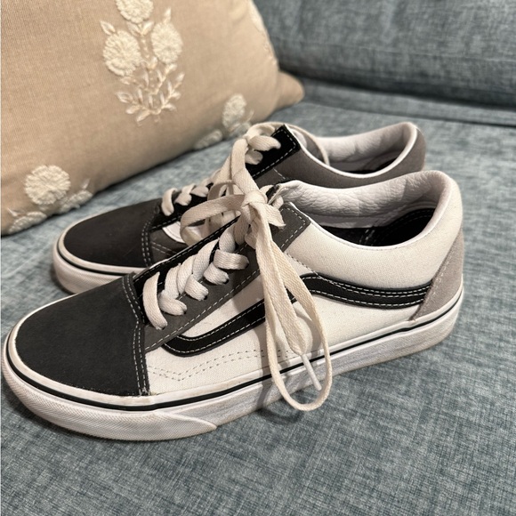 Vans - Picture 2 of 7